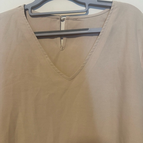 Elegant Beige Blouse with Lace Detailing - Picture 8 of 9